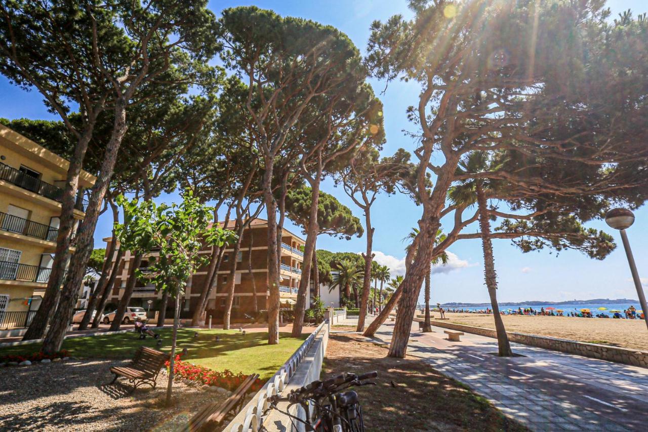 Pins I Mar - Only Families Leilighet Cambrils Eksteriør bilde